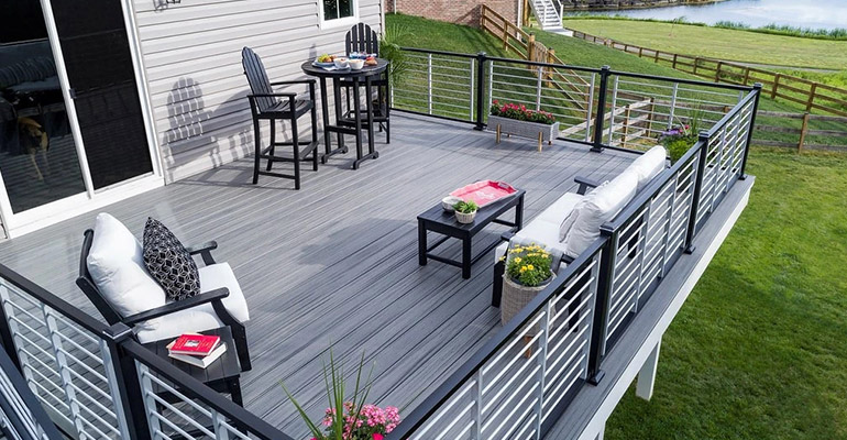 outdoor raised deck